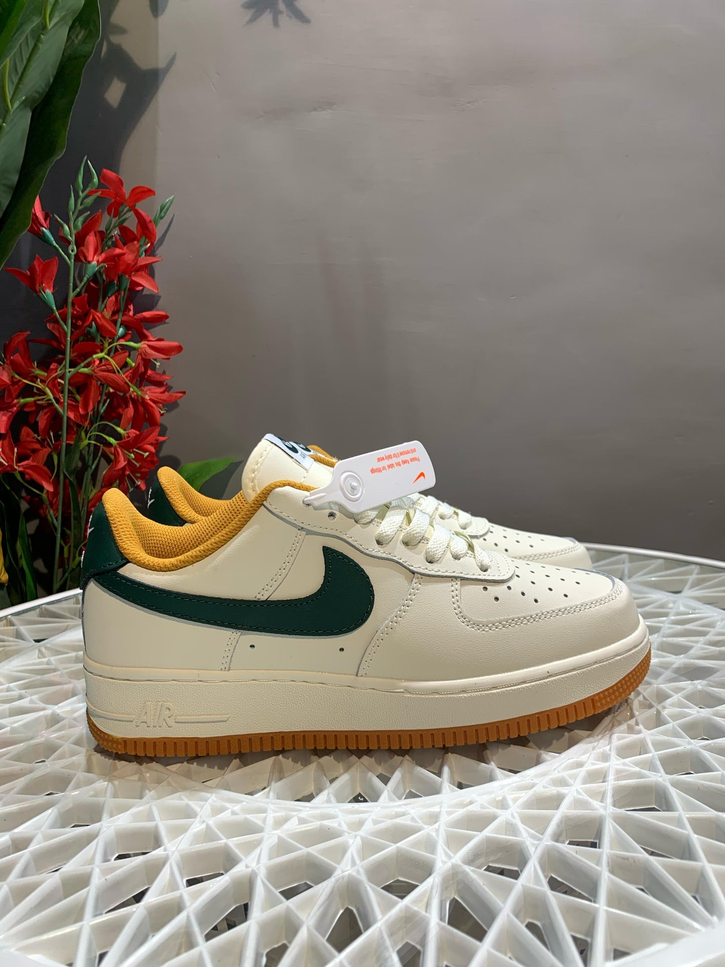 NIKE AIRFORCE HUMAWA