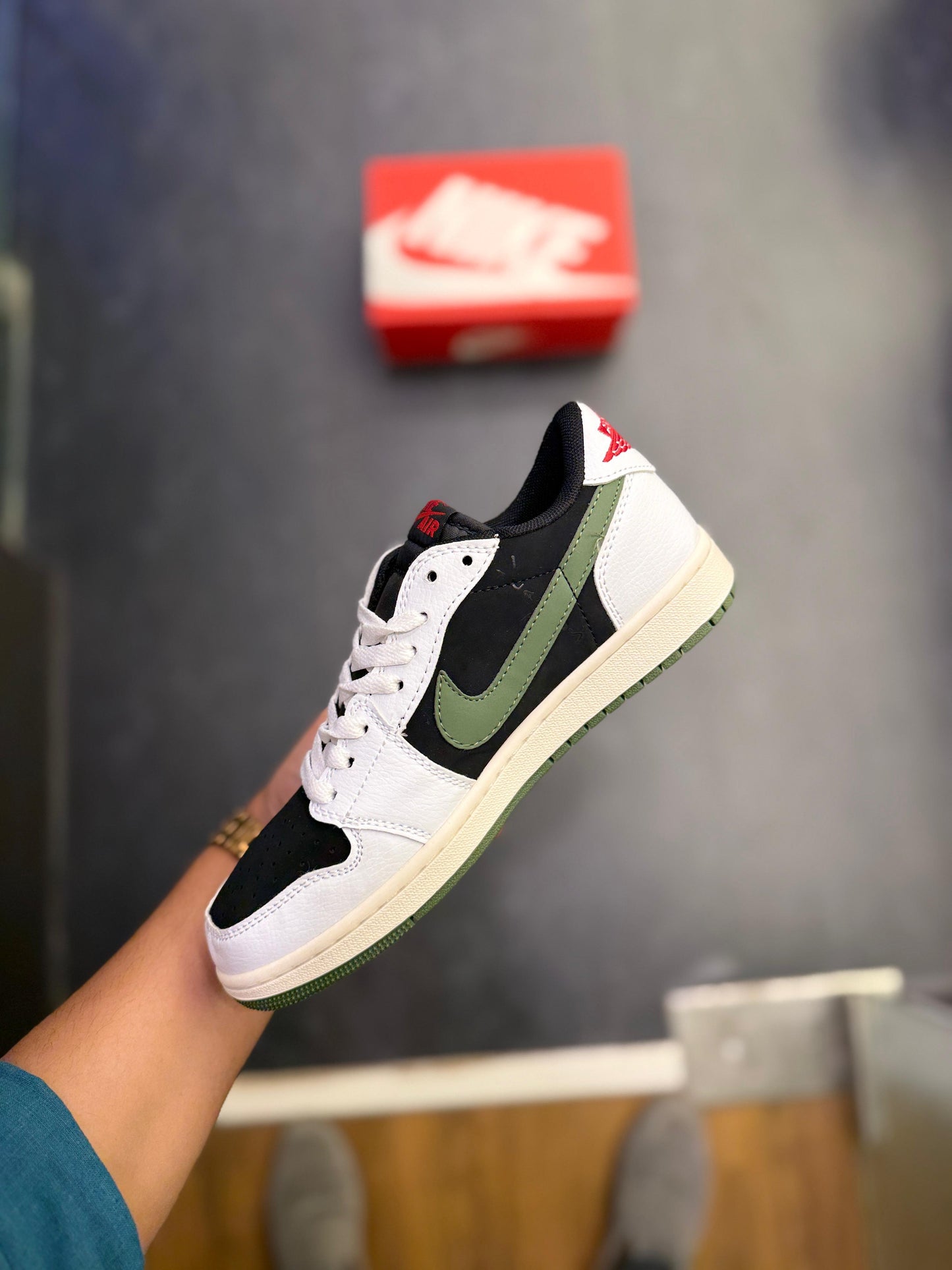 Nike Air Jordan’s retro 1 Travis Scott Reverse Noire