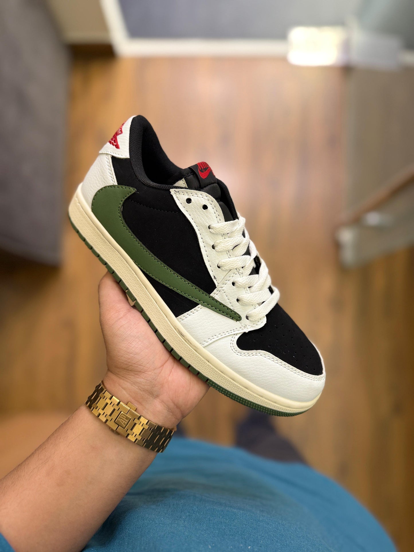 Nike Air Jordan’s retro 1 Travis Scott Reverse Noire