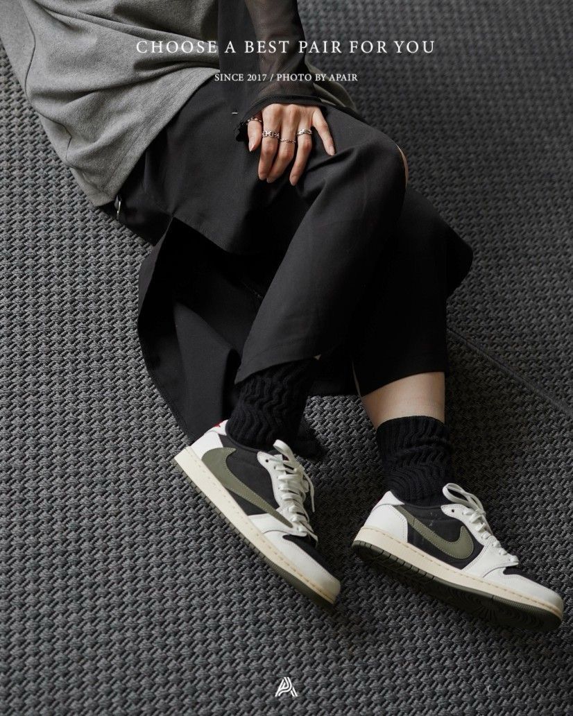 Nike Air Jordan’s retro 1 Travis Scott Reverse Noire